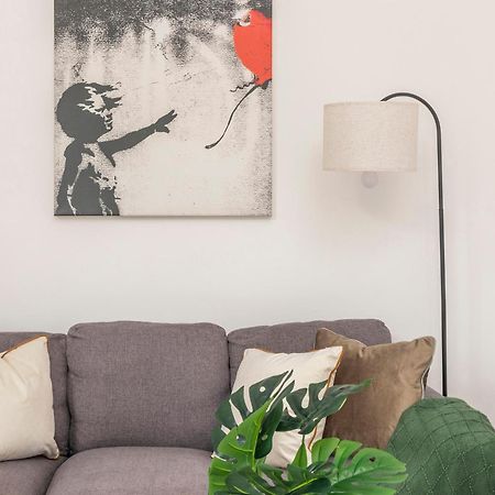 2 Min Walk Earls Court Station - Luxury 2 Bedroom Flat Лондон Экстерьер фото