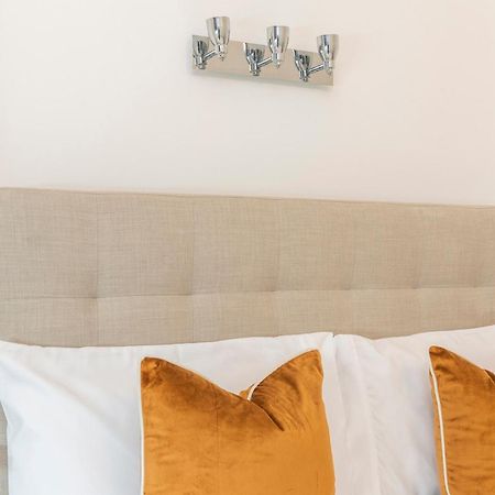 2 Min Walk Earls Court Station - Luxury 2 Bedroom Flat Лондон Экстерьер фото