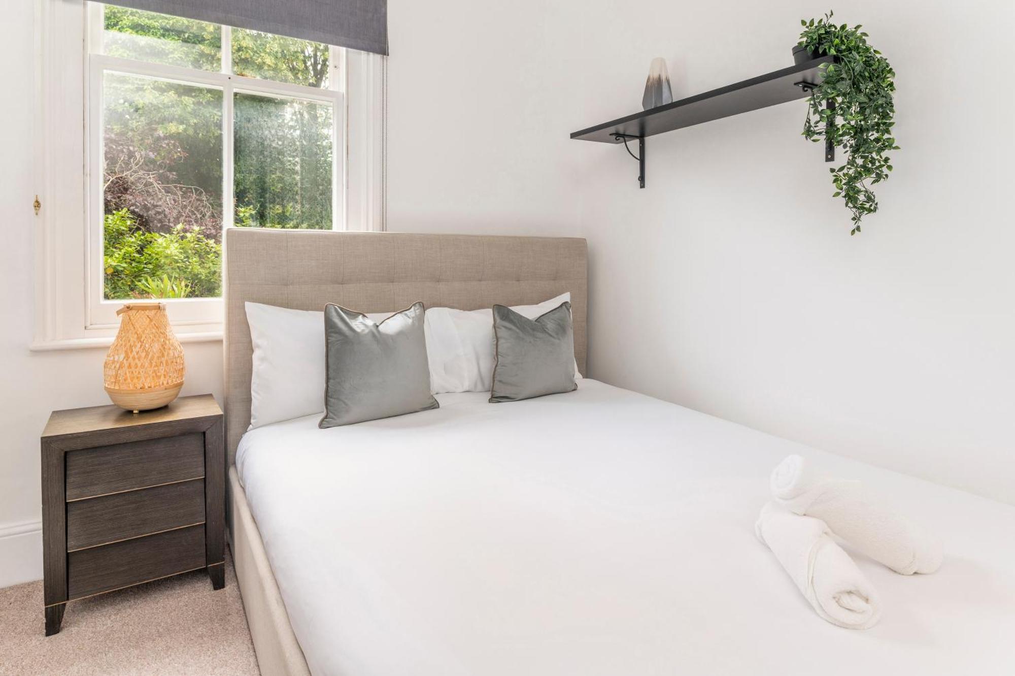 2 Min Walk Earls Court Station - Luxury 2 Bedroom Flat Лондон Экстерьер фото