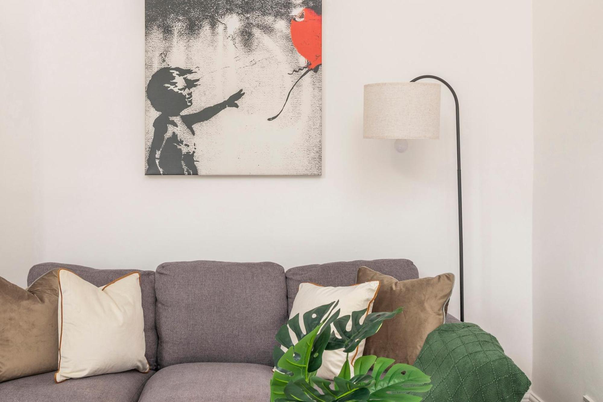 2 Min Walk Earls Court Station - Luxury 2 Bedroom Flat Лондон Экстерьер фото