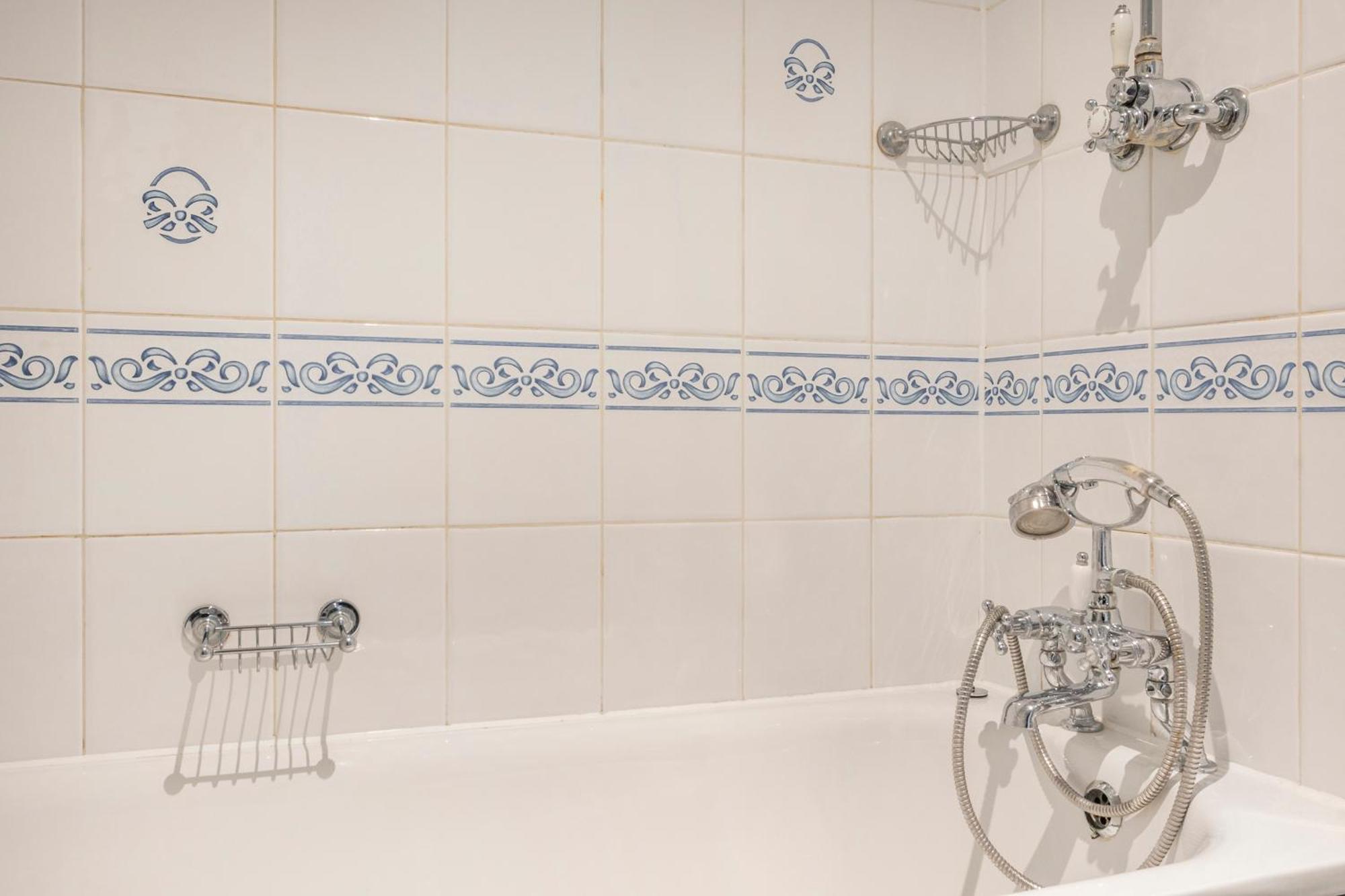 2 Min Walk Earls Court Station - Luxury 2 Bedroom Flat Лондон Экстерьер фото