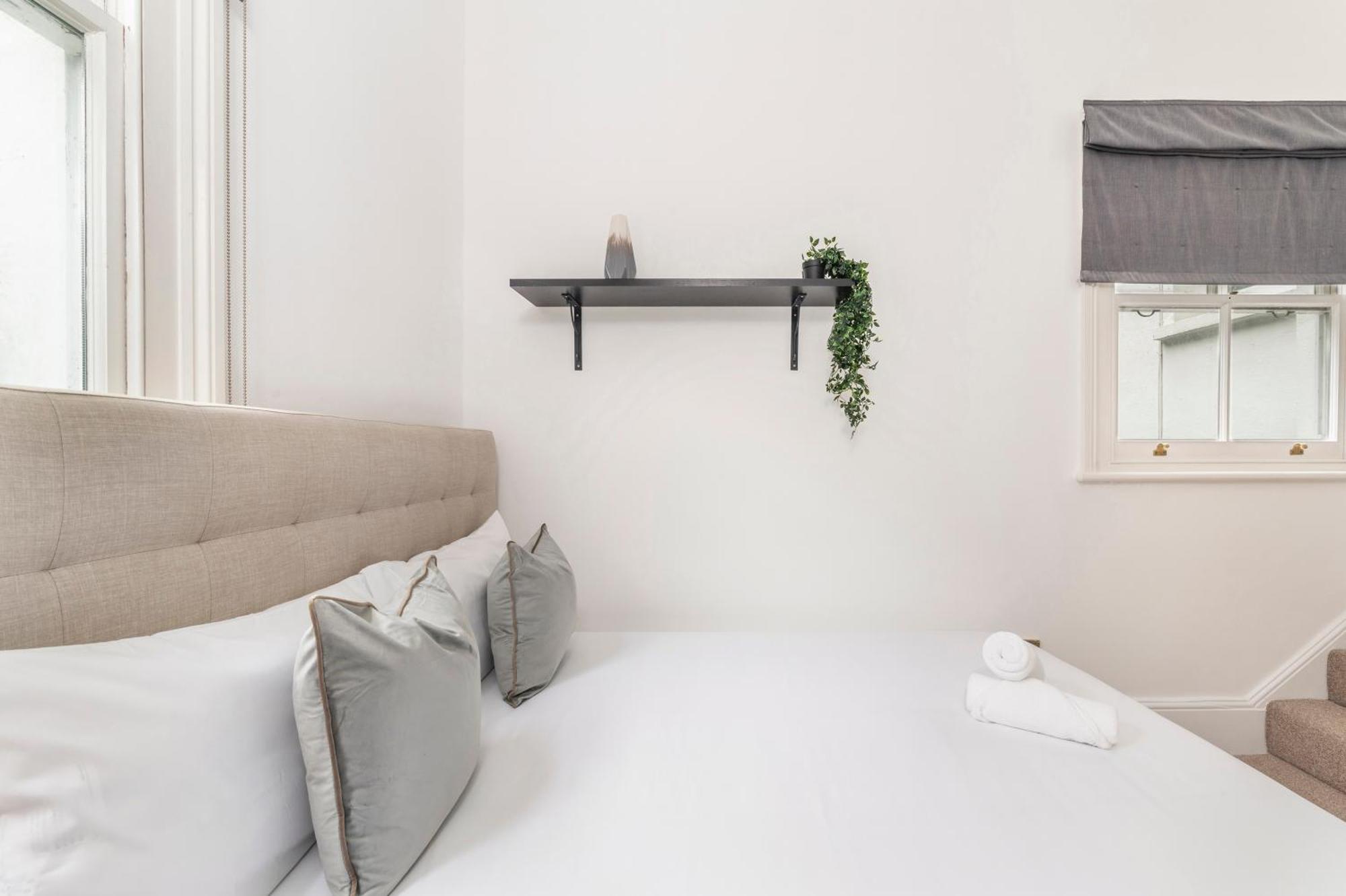 2 Min Walk Earls Court Station - Luxury 2 Bedroom Flat Лондон Экстерьер фото