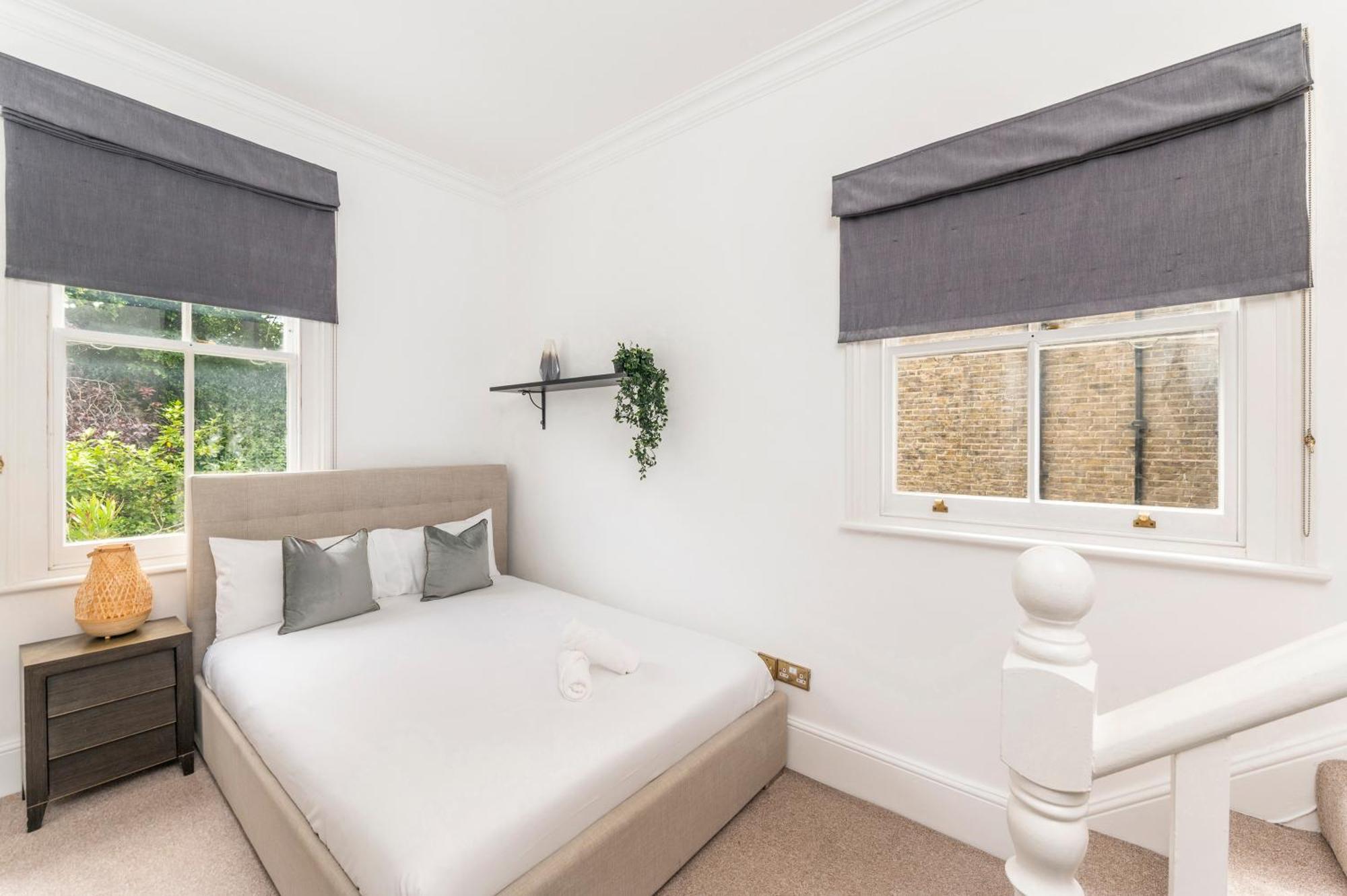 2 Min Walk Earls Court Station - Luxury 2 Bedroom Flat Лондон Экстерьер фото