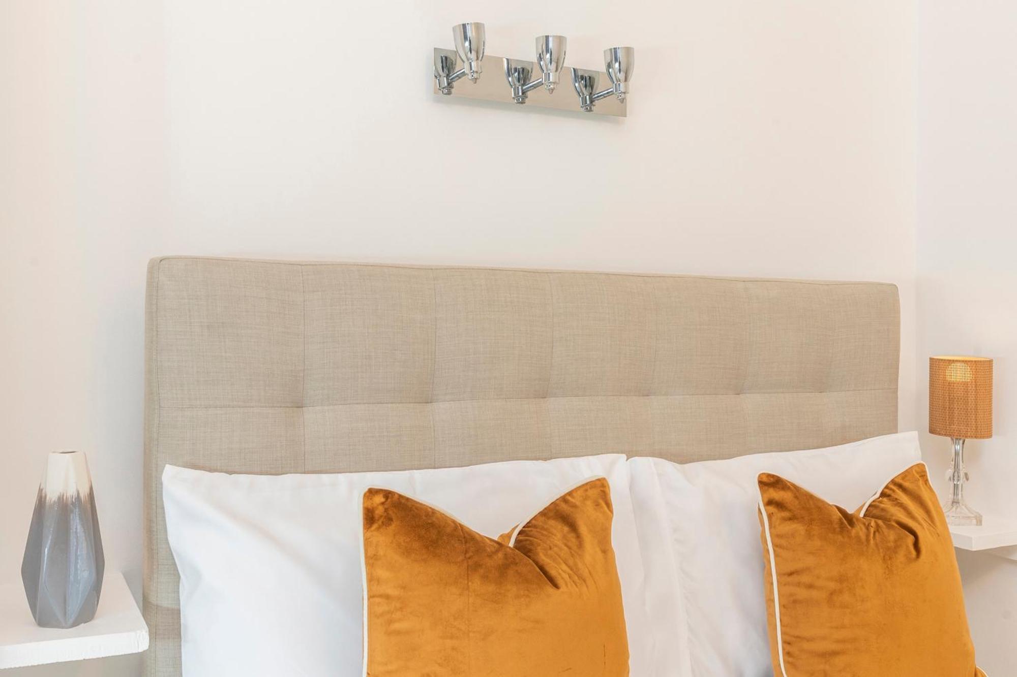 2 Min Walk Earls Court Station - Luxury 2 Bedroom Flat Лондон Экстерьер фото