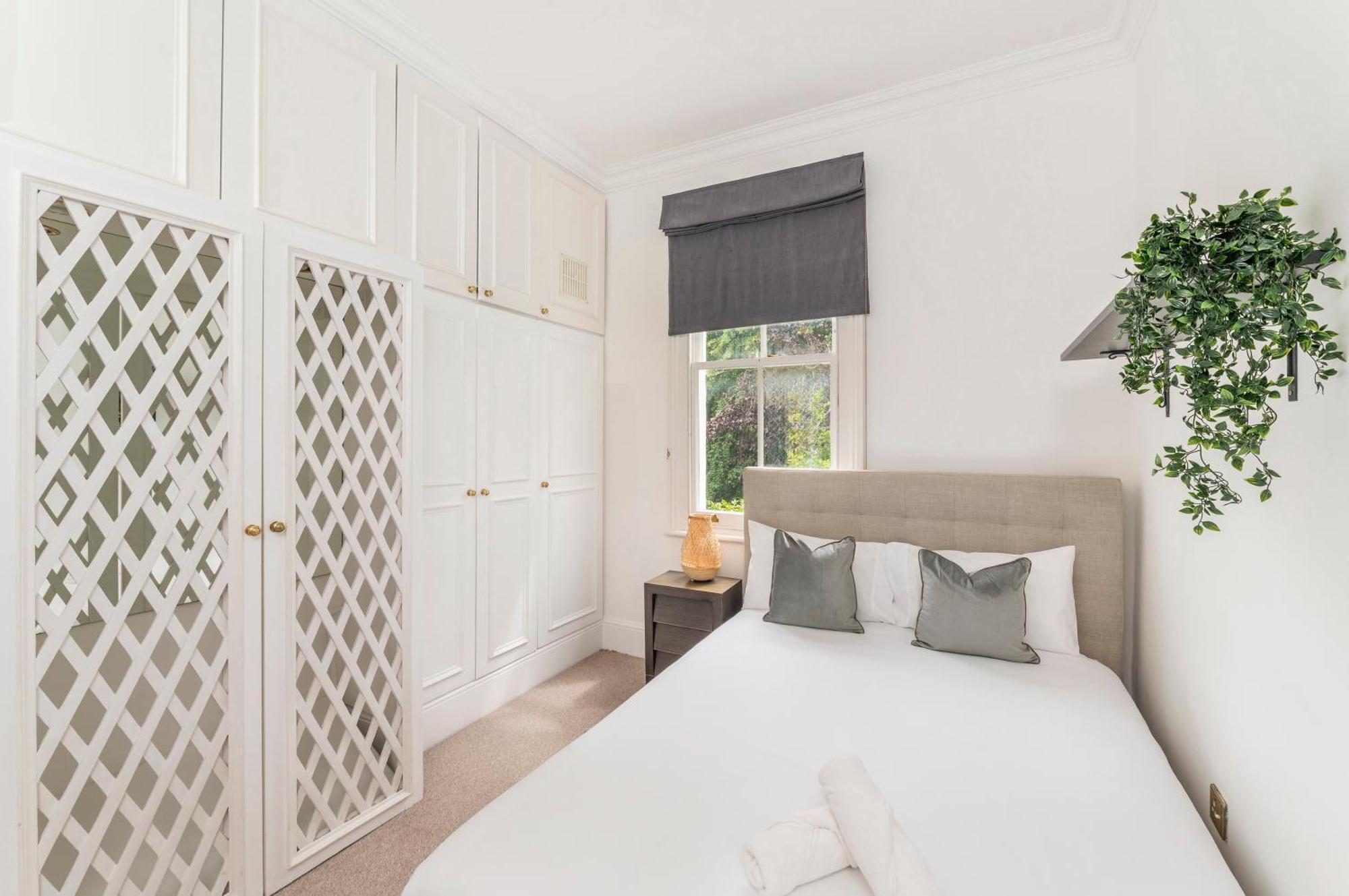 2 Min Walk Earls Court Station - Luxury 2 Bedroom Flat Лондон Экстерьер фото