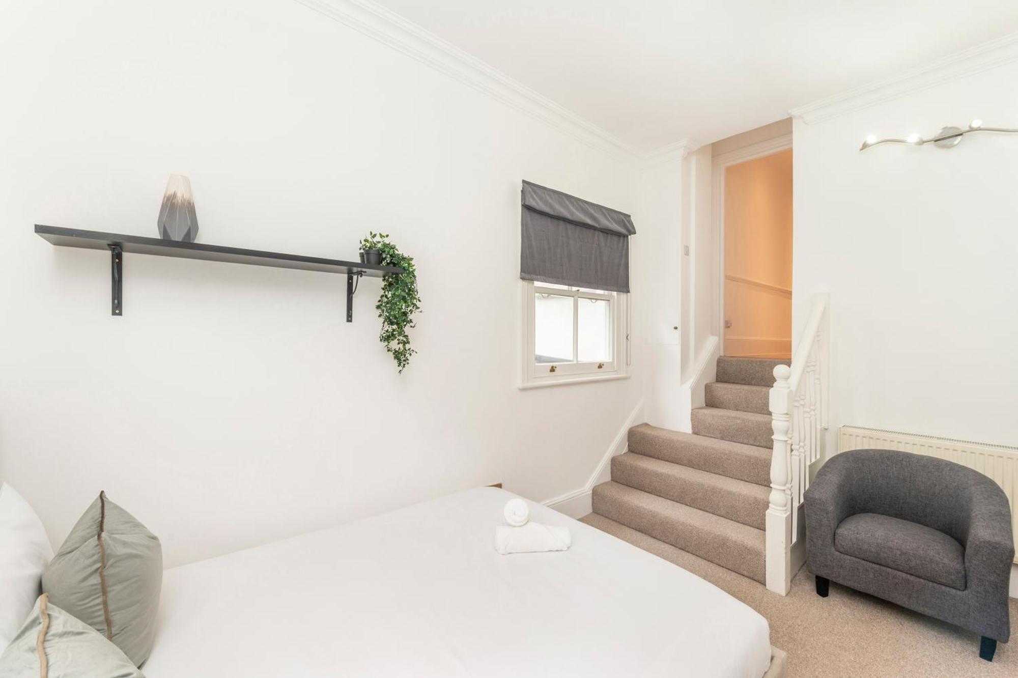 2 Min Walk Earls Court Station - Luxury 2 Bedroom Flat Лондон Экстерьер фото